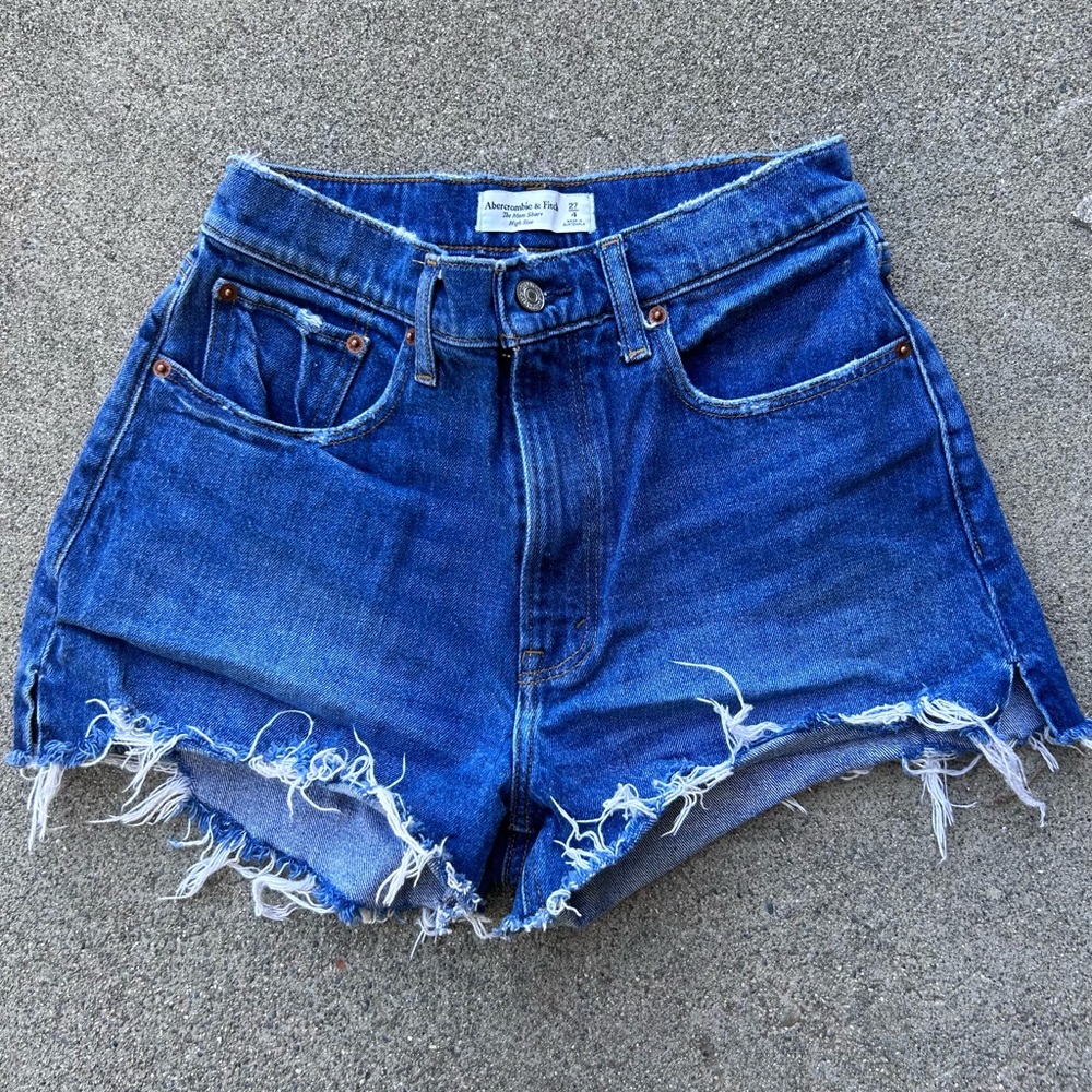 Abercrombie The Mom Short High Rise Jean Short